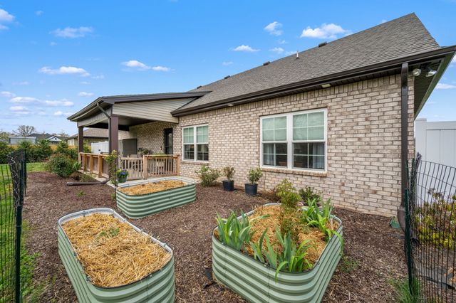 98 Pinnacle Point Ln, Tullahoma, TN 37388