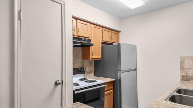 2120 El Paseo Street 1403, Houston, TX 77054