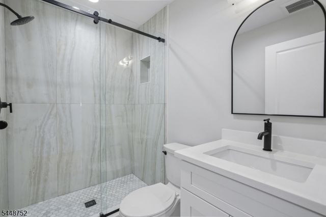 14 Maplewood Dr, Livingston Twp., NJ 07039