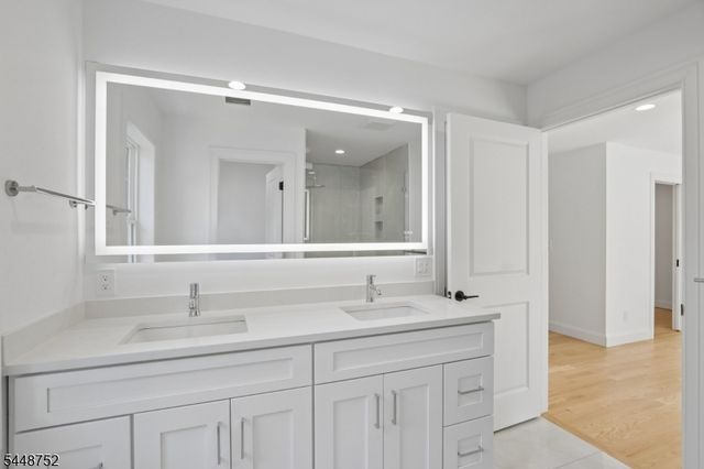 14 Maplewood Dr, Livingston Twp., NJ 07039