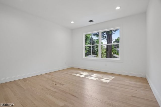 14 Maplewood Dr, Livingston Twp., NJ 07039