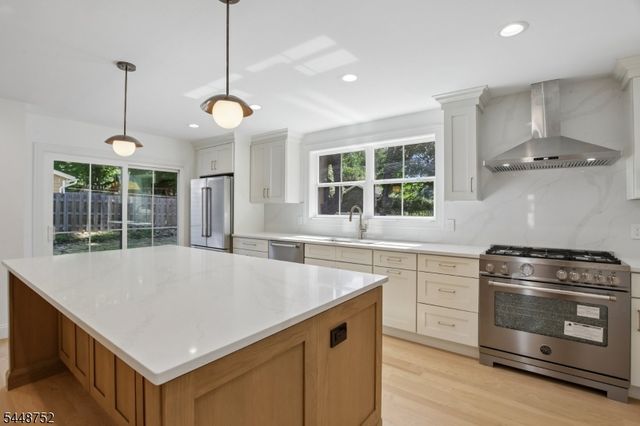 14 Maplewood Dr, Livingston Twp., NJ 07039