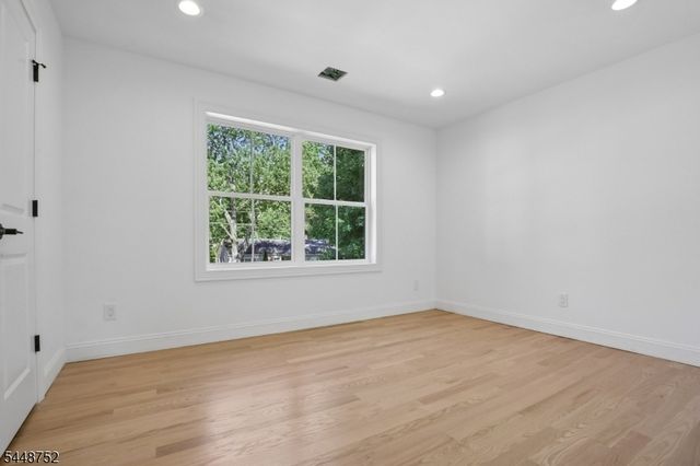 14 Maplewood Dr, Livingston Twp., NJ 07039