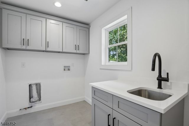 14 Maplewood Dr, Livingston Twp., NJ 07039