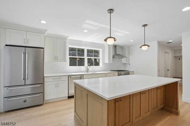 14 Maplewood Dr, Livingston Twp., NJ 07039