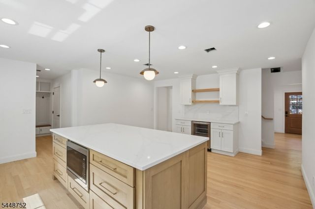 14 Maplewood Dr, Livingston Twp., NJ 07039