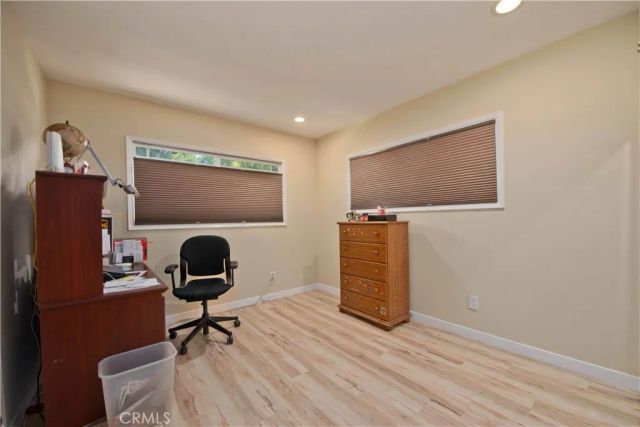 19541 Victory Boulevard, Reseda, CA 91335