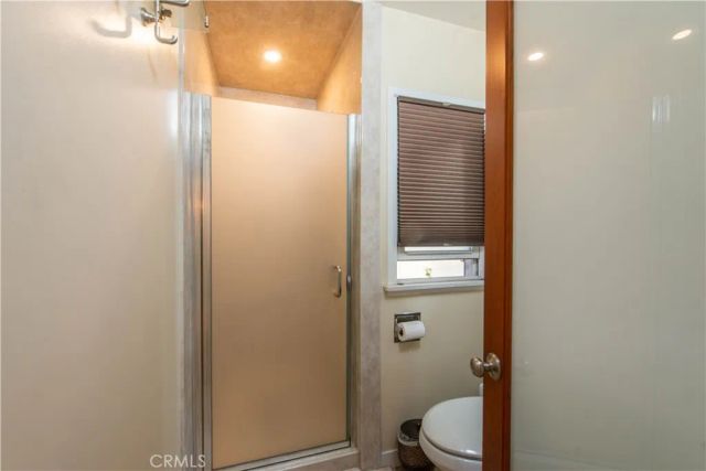 19541 Victory Boulevard, Reseda, CA 91335