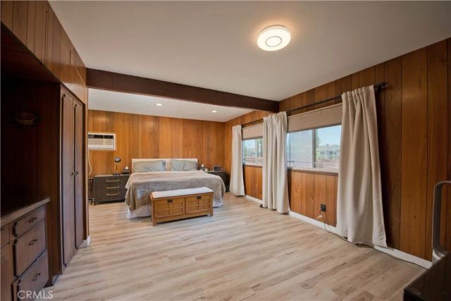 19541 Victory Boulevard, Reseda, CA 91335