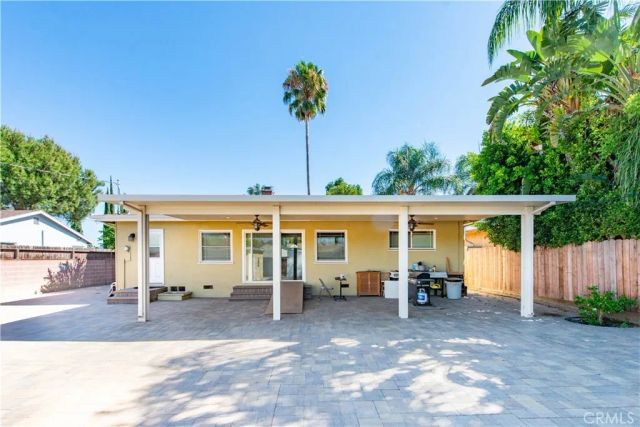 19541 Victory Boulevard, Reseda, CA 91335