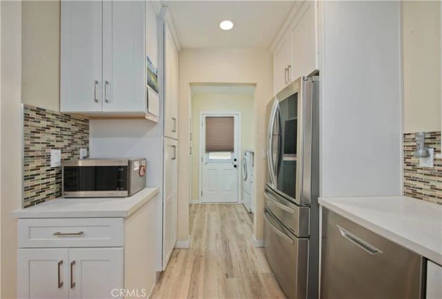 19541 Victory Boulevard, Reseda, CA 91335