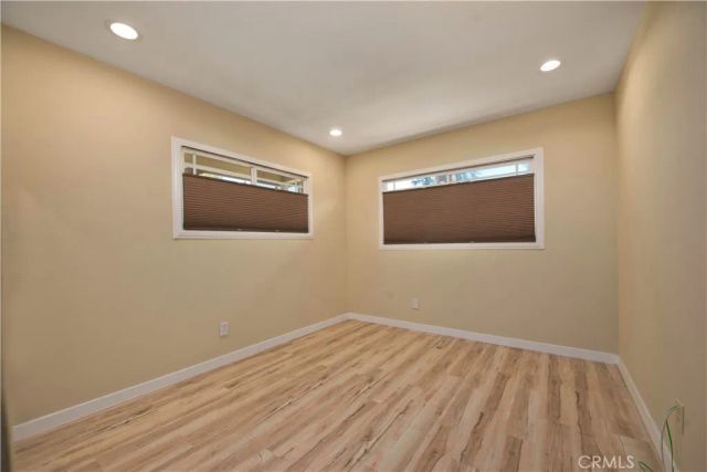 19541 Victory Boulevard, Reseda, CA 91335