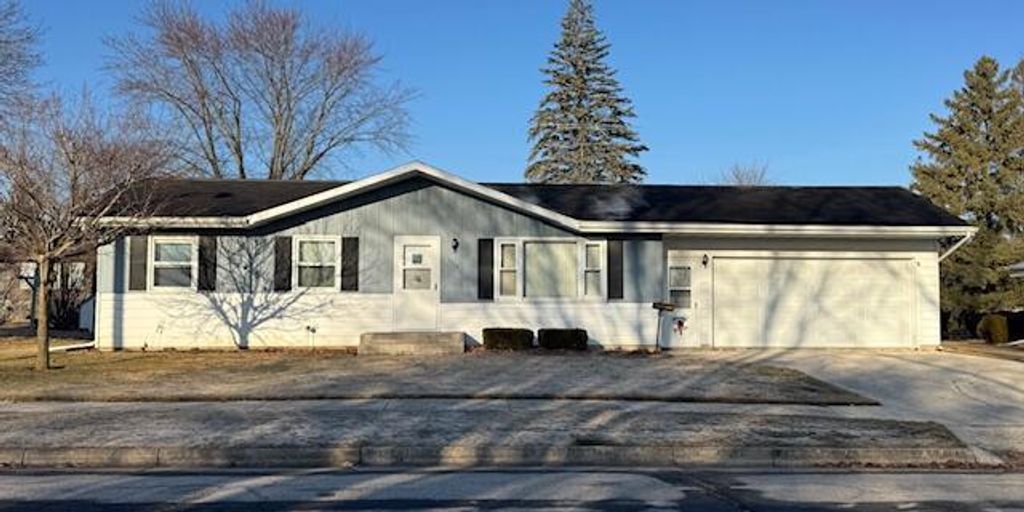 1707 Jackson STREET, New Holstein, WI 53061