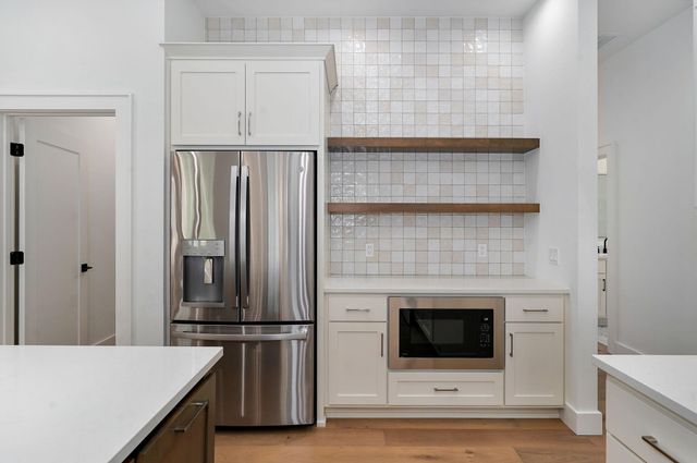 1676 E Cobblestone Drive, Ozark, MO 65721