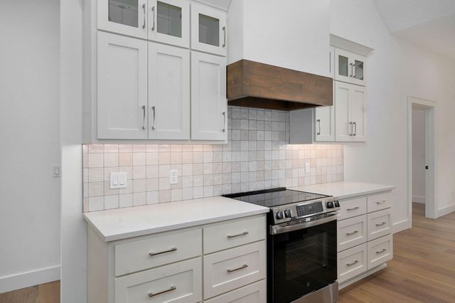 1676 E Cobblestone Drive, Ozark, MO 65721