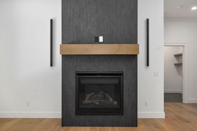 1676 E Cobblestone Drive, Ozark, MO 65721