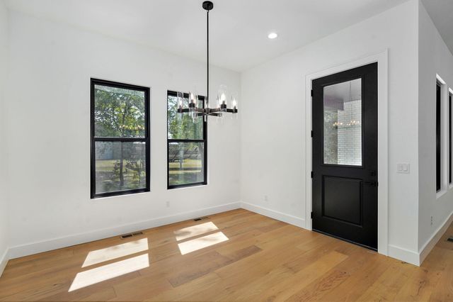 1676 E Cobblestone Drive, Ozark, MO 65721