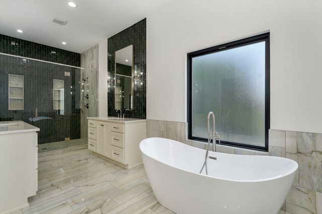 1676 E Cobblestone Drive, Ozark, MO 65721