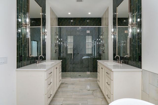 1676 E Cobblestone Drive, Ozark, MO 65721