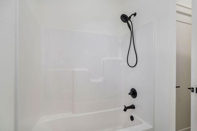 1676 E Cobblestone Drive, Ozark, MO 65721