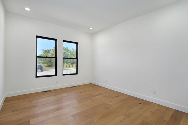 1676 E Cobblestone Drive, Ozark, MO 65721