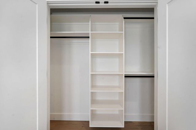 1676 E Cobblestone Drive, Ozark, MO 65721