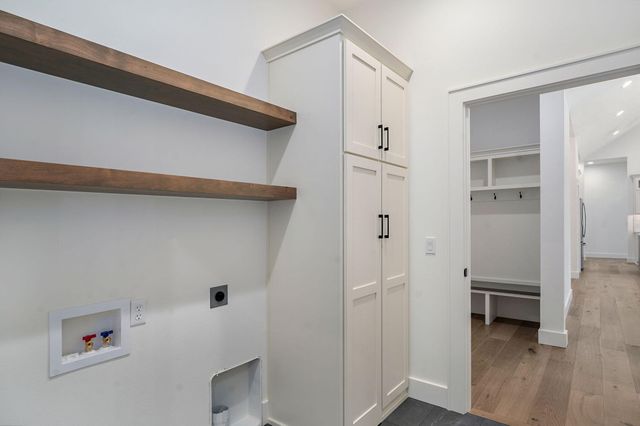 1676 E Cobblestone Drive, Ozark, MO 65721