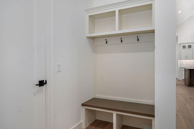 1676 E Cobblestone Drive, Ozark, MO 65721