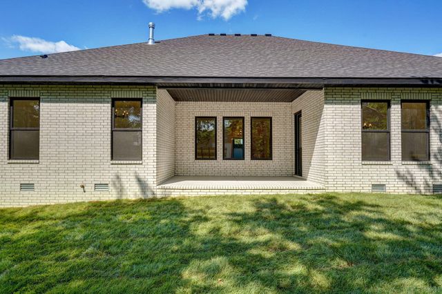 1676 E Cobblestone Drive, Ozark, MO 65721