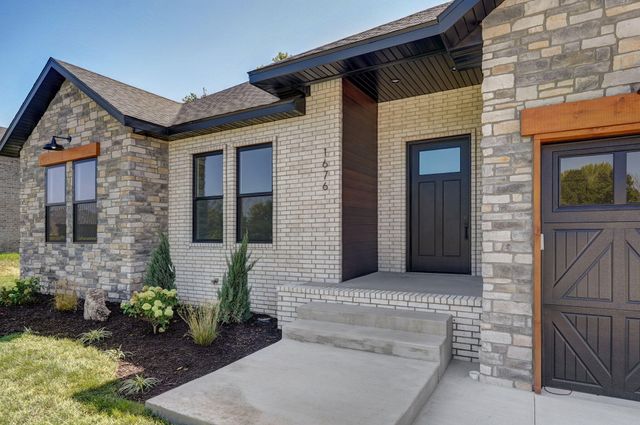 1676 E Cobblestone Drive, Ozark, MO 65721