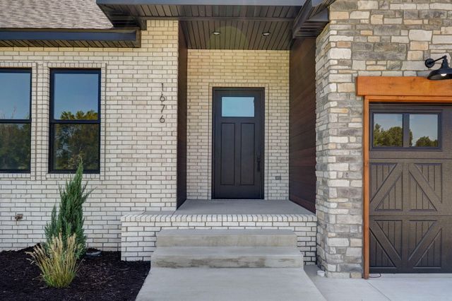 1676 E Cobblestone Drive, Ozark, MO 65721