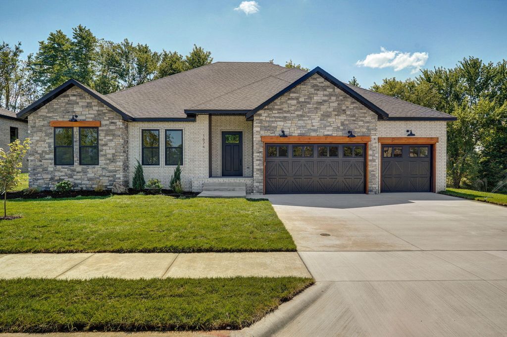 1676 E Cobblestone Drive, Ozark, MO 65721
