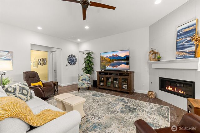 4452 Campus Drive NE, Lacey, WA 98516