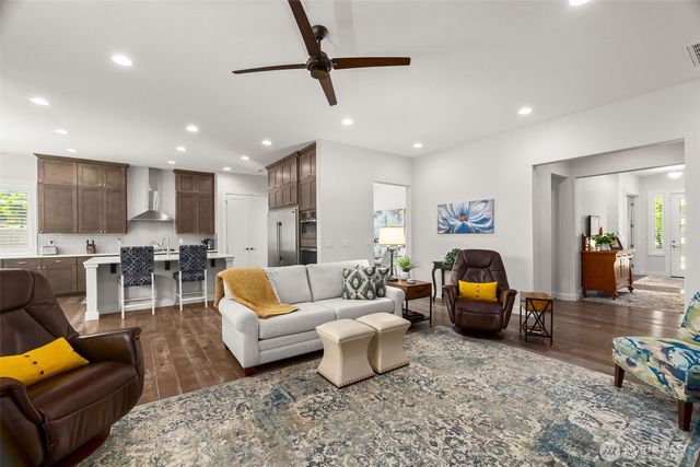 4452 Campus Drive NE, Lacey, WA 98516