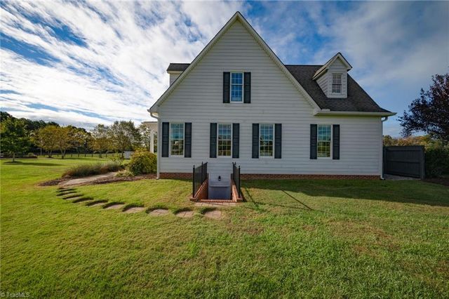 400 Ratledge Road, Mocksville, NC 27028