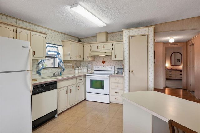 6473 PEPPERTREE PATH NE, Winter Haven, FL 33881