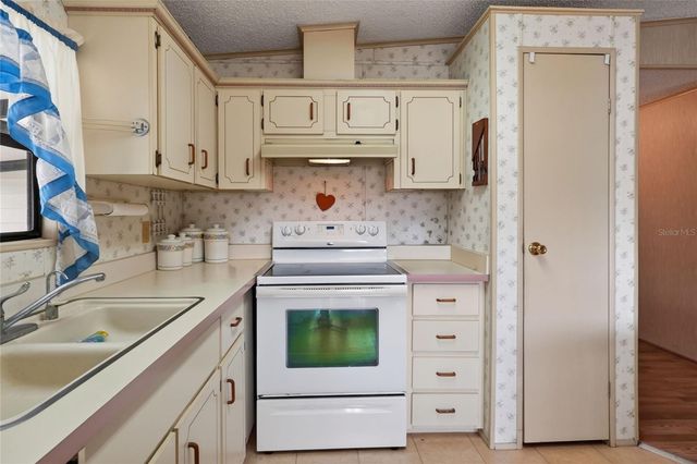 6473 PEPPERTREE PATH NE, Winter Haven, FL 33881