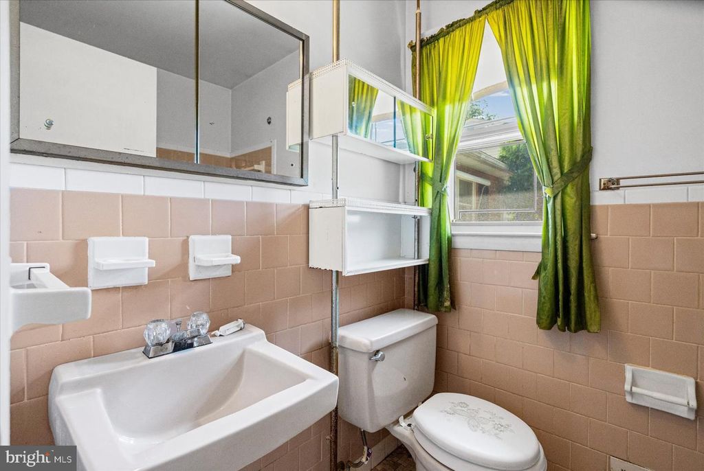 Image 14 of property listing at 8407 MAYMEADOW CT, Baltimore, MD 21244