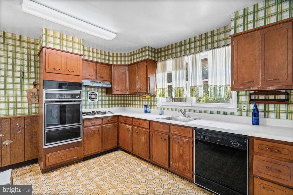 Image 16 of property listing at 8407 MAYMEADOW CT, Baltimore, MD 21244