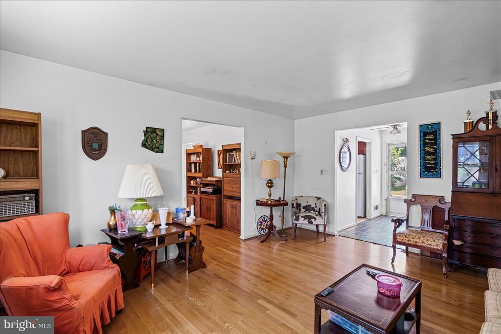 Image 3 of property listing at 8407 MAYMEADOW CT, Baltimore, MD 21244