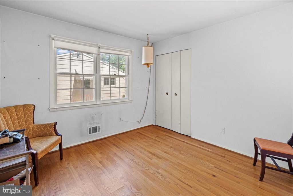 Image 7 of property listing at 8407 MAYMEADOW CT, Baltimore, MD 21244