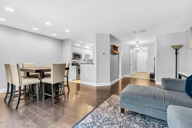 55 Oak Lane, Eatontown, NJ 07724