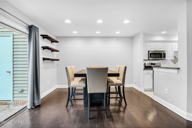 55 Oak Lane, Eatontown, NJ 07724