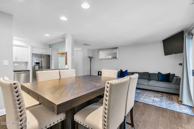 55 Oak Lane, Eatontown, NJ 07724