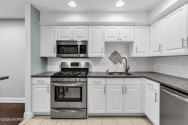 55 Oak Lane, Eatontown, NJ 07724