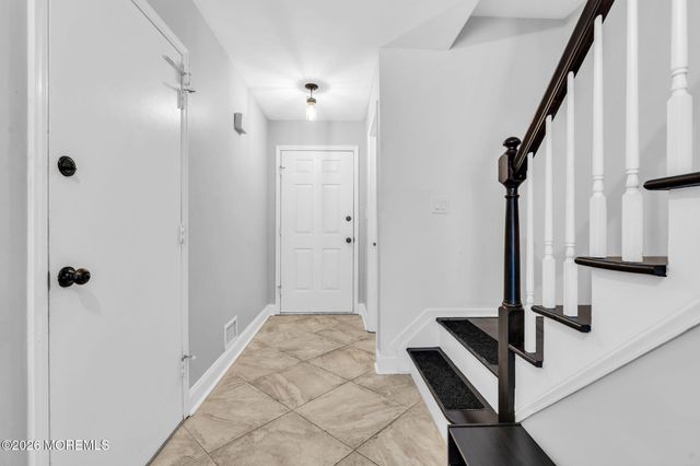 55 Oak Lane, Eatontown, NJ 07724