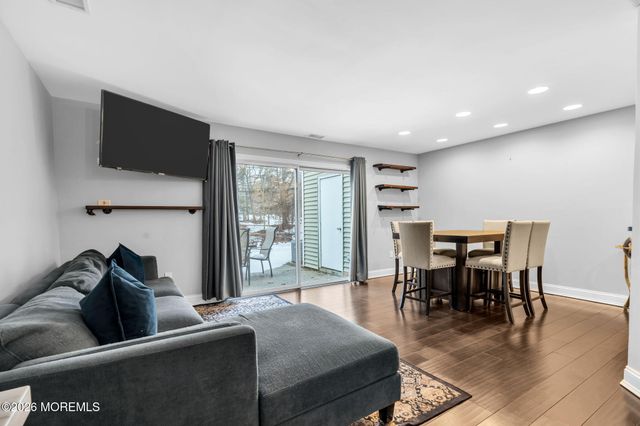 55 Oak Lane, Eatontown, NJ 07724