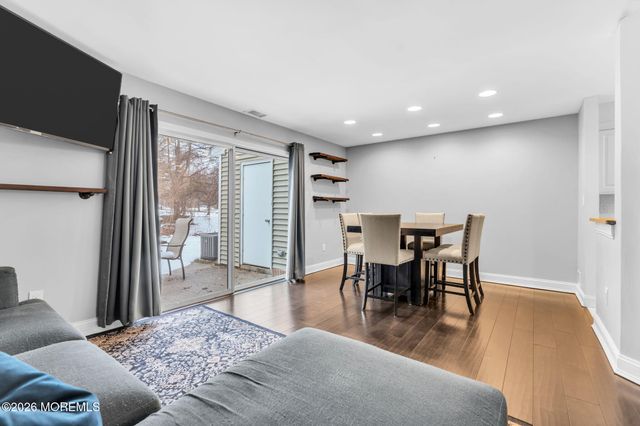 55 Oak Lane, Eatontown, NJ 07724