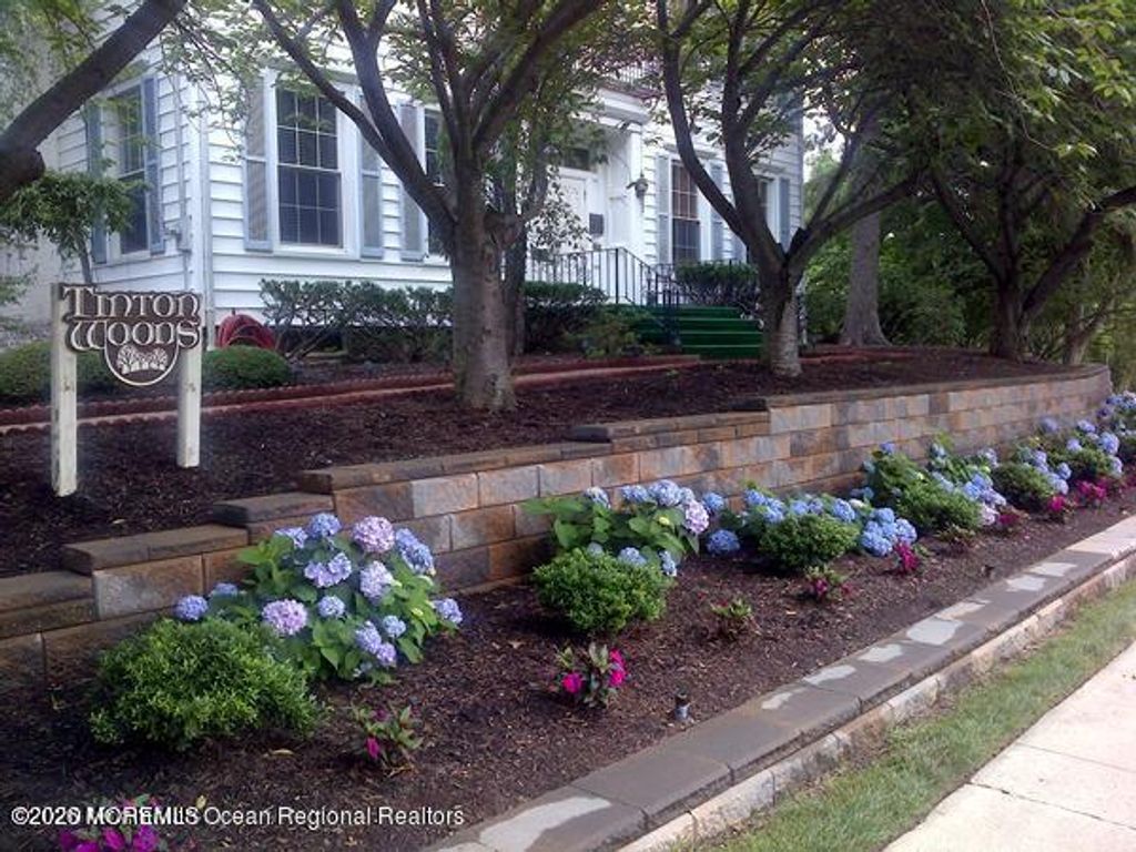 55 Oak Lane, Eatontown, NJ 07724