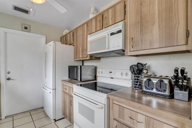 11814 RAINTREE DRIVE 11814, Temple Terrace, FL 33617